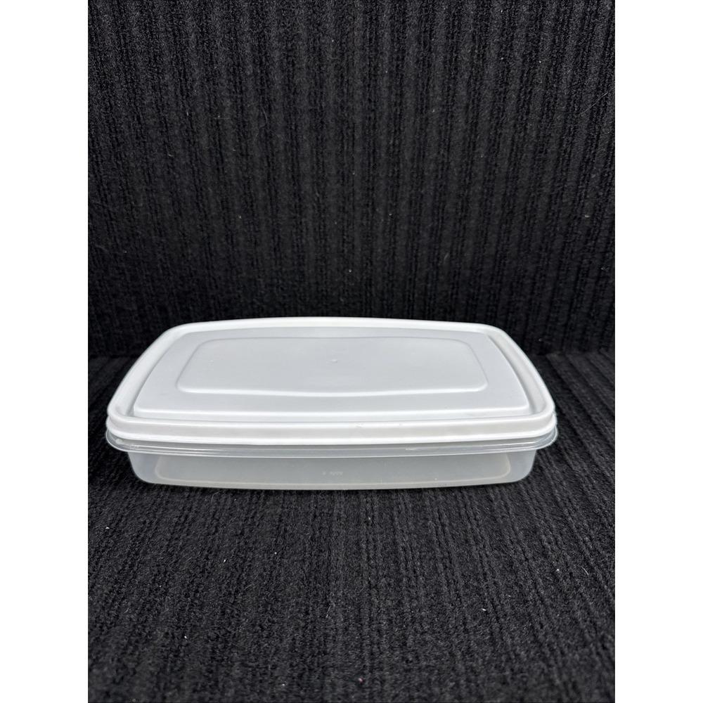 Rubbermaid Servin Saver Storage Container # 5 4 Cup White Lid Rectangle USA